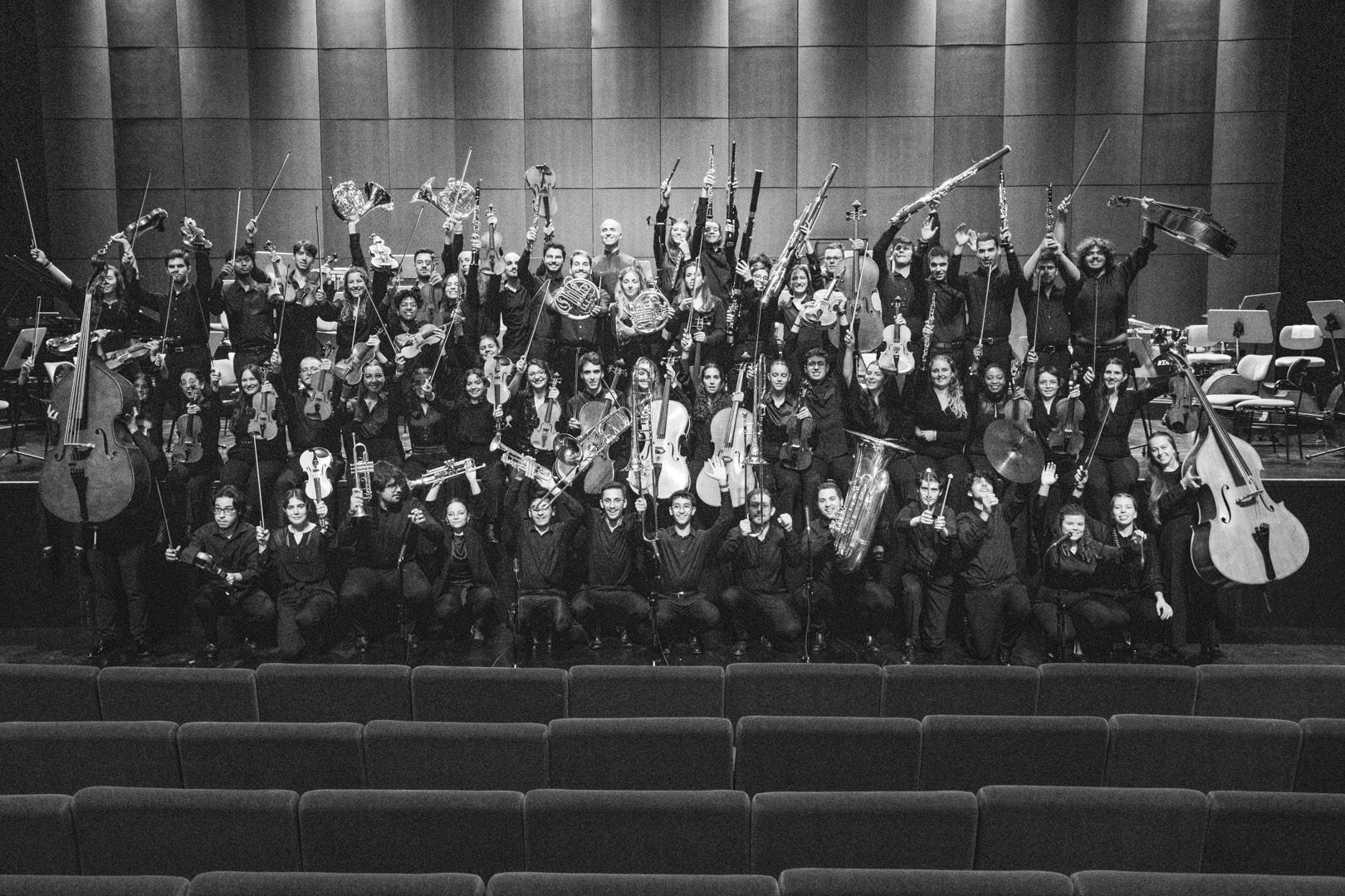 Foto de grupo da Jovem Orquestra Portuguesa